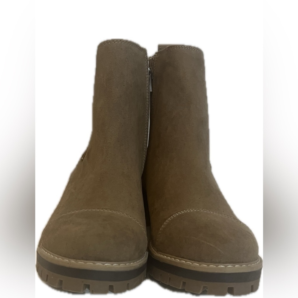 Women’s Tan Suede Boots